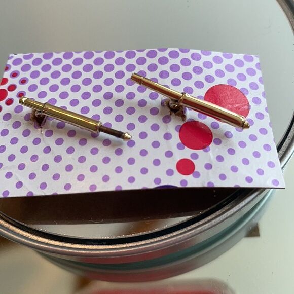 Two gold tone square tuxedo shirt studs - Picture 4 of 4